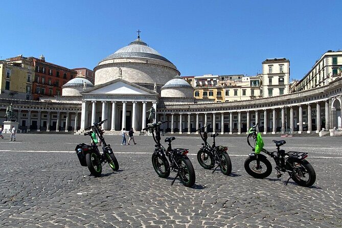 Naples tour by E-BIKE - Castel dell’Ovo: entering the ancient village with the bikes