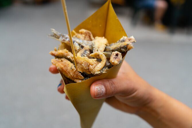 Naples Vomero: A Unique Traditional Food Tour by Do Eat Better - Stop 1: tarallo street food to kick off your appetite