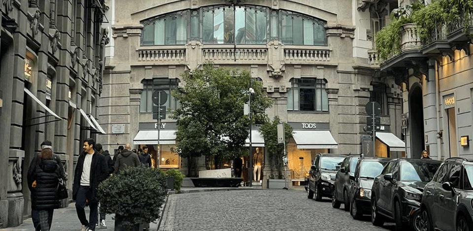 Naples: Vomero, Chiaia private tour with funicular railway - Via Chiaia and Palazzo Mannajuolo: luxury streets and a helical marble staircase