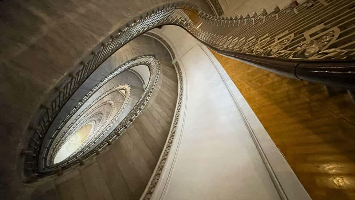 Naples: Vomero, Chiaia private tour with funicular railway - Price and value: what $353 buys you (and what it doesn’t)