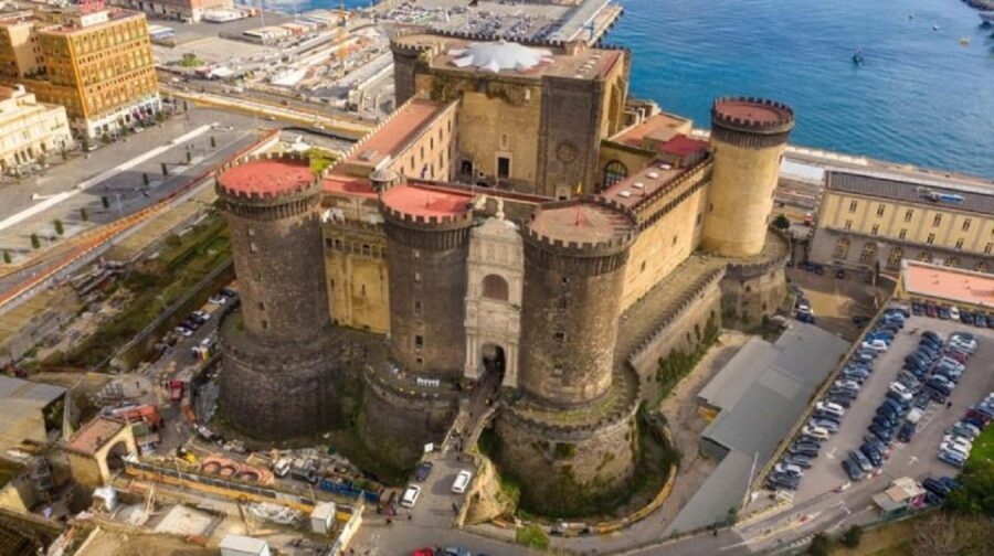 Naples: walk through the city's alleys with local guide - Where You Meet: Piazza Municipio and McDonald’s Napoli Medina
