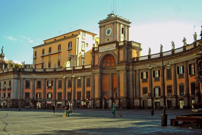 Naples walking tour + Neapolis buried - Shopping and lunch breaks: how to use the 45 minutes well