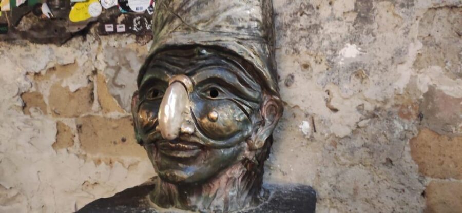 Naples Walking Tour: Old Town and Spaccanapoli - Piazza San Domenico Maggiore and Piazza del Gesù Nuovo: Finishing With Sights You Can Remember