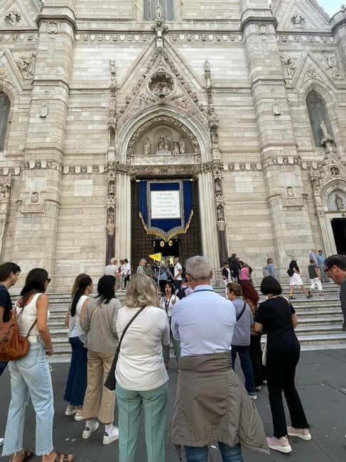 Napoli centro storico - tour in Italiano - Via San Gregorio Armeno: the crib street, not just the photo spot