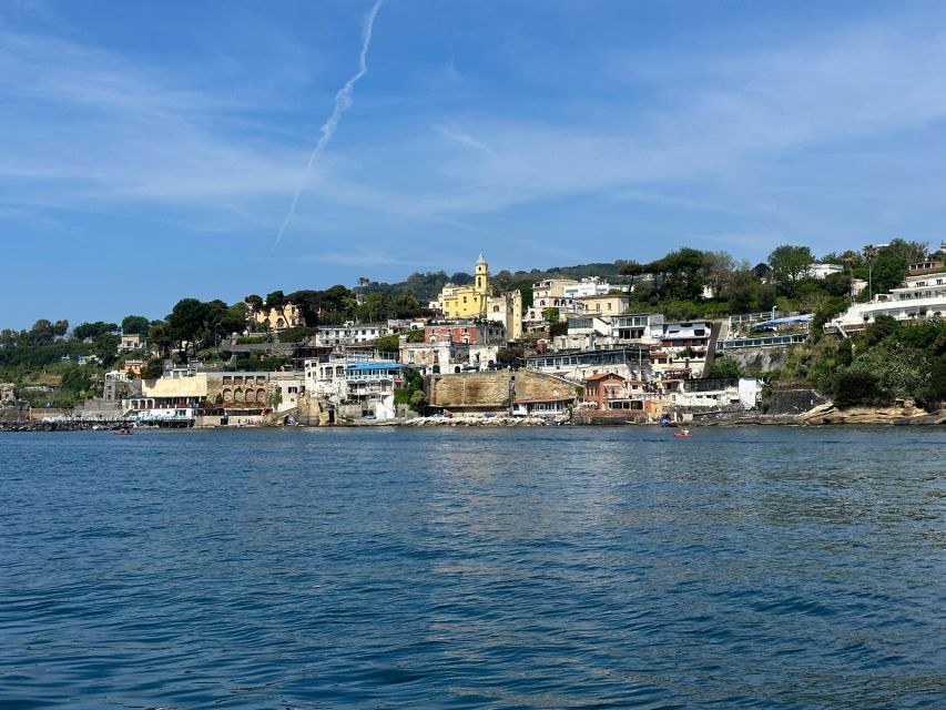 Napoli: Myths & Legends Cruise with Snorkeling - Food and drinks: an aperitif that actually helps