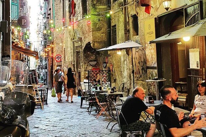 Napoli Pub Crawl in the Old Town - Meeting point and timing: Don’t start late