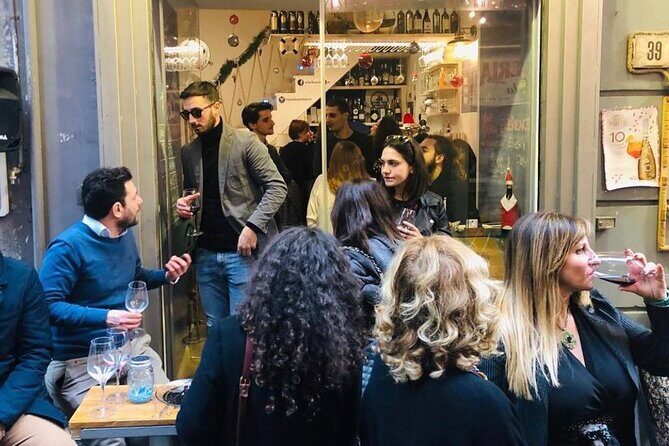 Napoli Pub Crawl in the Old Town - Quartieri Spagnoli: Spanish Quarters Street Bars and Local Context