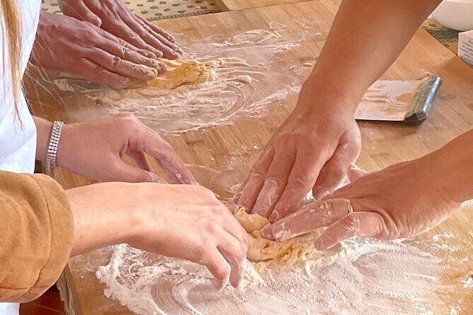 Neapolitan pasta homemade Cooking Lesson - Cooking your pasta and finishing with two sauces
