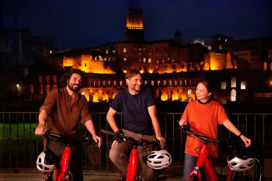 Night Tour of Rome with Top E-bike & optional Italian Dinner - Trevi Fountain and Piazza Venezia in full evening glow