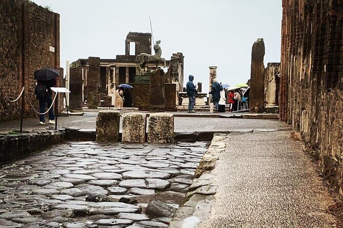 Once upon a time Pompeii 2 and a half hour tour - Skip-the-Line Ticket Help and Headsets: The Value You Feel Immediately