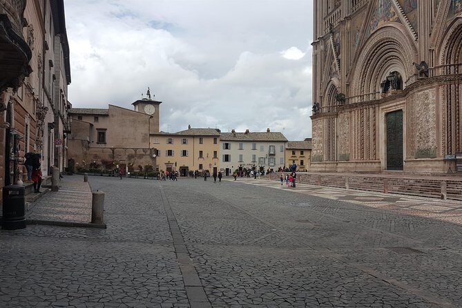 Orvieto and Civita di Bagnoregio: Private Full Day Trip from Rome - Why Orvieto and Civita di Bagnoregio Feel So Different
