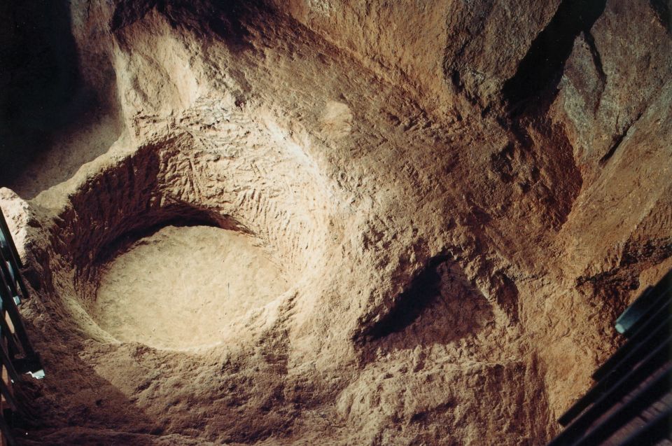Orvieto: Pozzo della Cava Entry Ticket - Best for heat breaks and history-with-your-feet