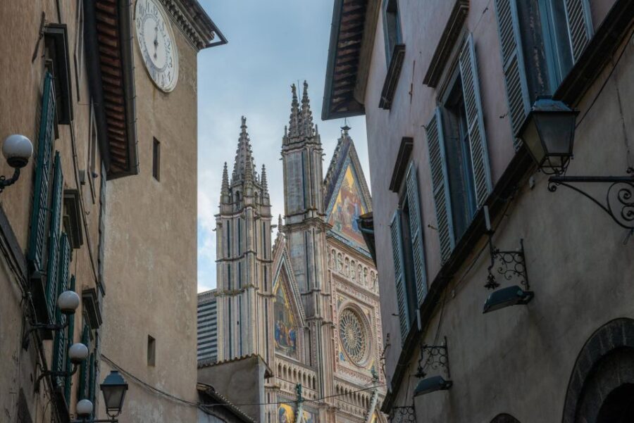 Orvieto: Private tour of the city and cathedral of Orvieto - Why Orvieto Starts With the Land It Sits On