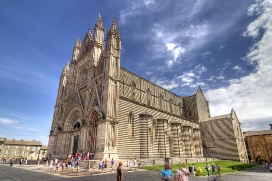 Orvieto: Private tour of the city and cathedral of Orvieto - The Walk Through Narrow Alleys and Small Squares
