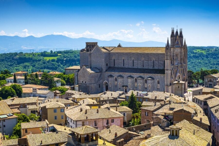 Orvieto: Private Walking Tour with the Cathedral of Orvieto - Approaching the Duomo: golden mosaics and Gothic drama