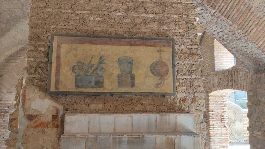 Ostia Antica: Archaeological Guided Private Tour - Insulae, domus, thermopolium, and latrinae: daily life you can picture