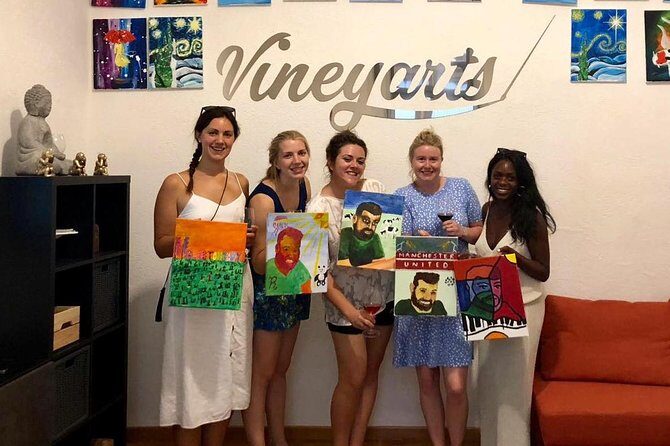 Paint n’ Sip in Rome: Unlimited Wine & Pizza in Piazza Navona - The two-hour flow: how the class usually unfolds