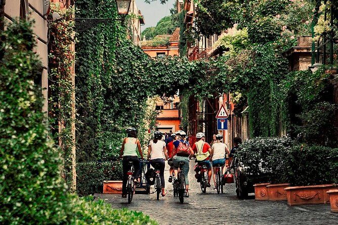 Panoramic Rome Off-the-beaten-track Tour with Cannondale Ebike - Trastevere lanes and Santa Maria v Trastevere charm