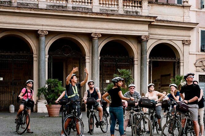Panoramic Rome Off-the-beaten-track Tour with Cannondale Ebike - St. Peter’s Square and Castel Sant’Angelo: Vatican edge with momentum