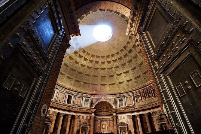 Pantheon Small Group Guided Tour - Headsets and a small group: clarity beats cramming