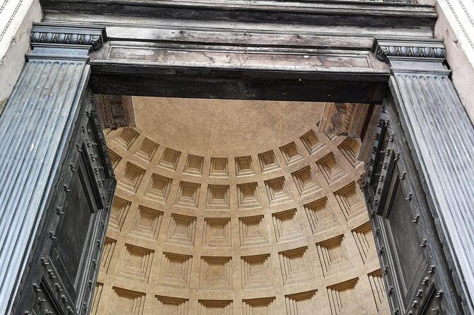 Pantheon: Tour with Archaeologist of the best preserved Roman work - A practical start at Piazza della Rotonda