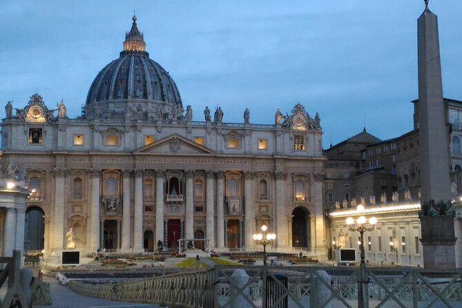 Papal Audience in Rome Private Tour with Pope Leo XIV in Rome - Getting the best sightlines: how the guides help you win the crowd