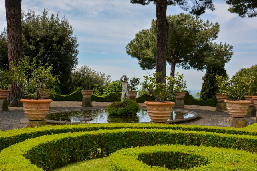 Papal Palace and Secret Garden Ticket and Audio Guide - Moro Garden and Secret Garden: the walk that turns history into a break