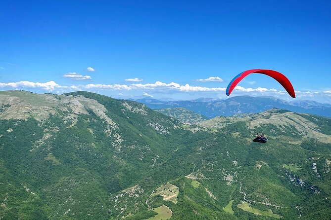 Paragliding flight over the Gardens of Ninfa - Price and value: why $156.53 can make sense