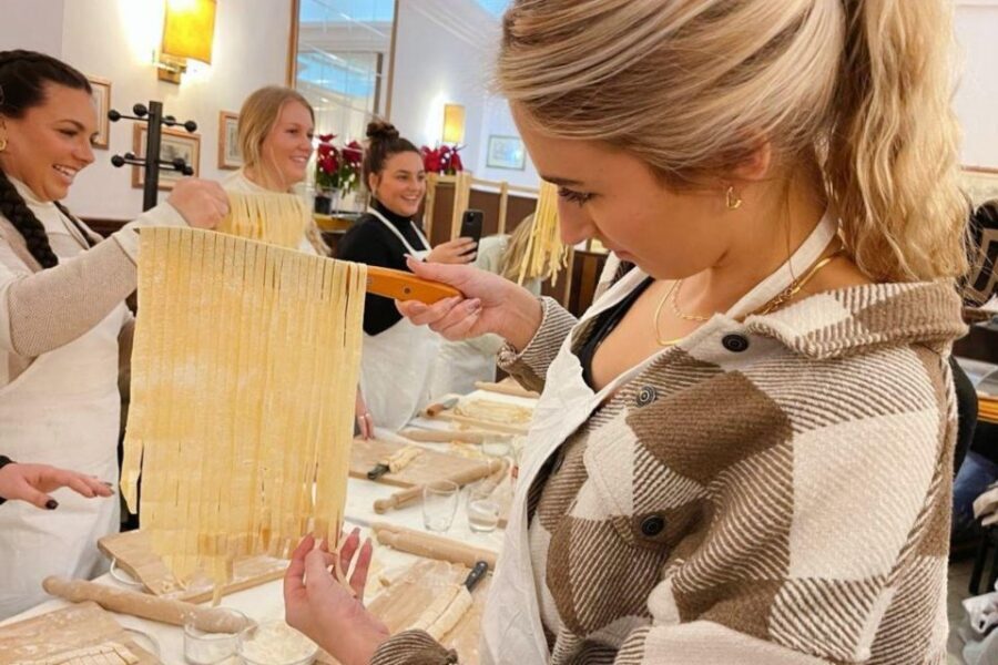 Pasta Cooking Class with Pesto Sauce Making in Rome Center - Inside the class: how 2.5 hours of pasta lessons stay fun