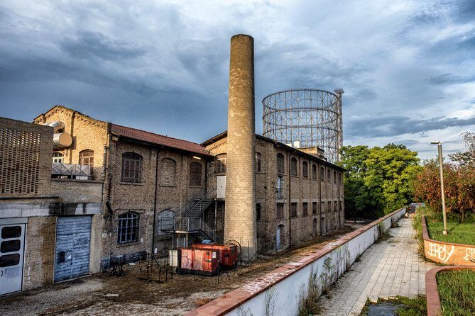 Photo Tour in the Ostiense district: forfeiture and redevelopment - Gazometro: post-industrial Rome between art and decay