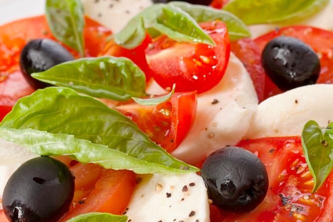 Pizza School, Learn the authentic art of making Pizza - The dough lesson: mixing, kneading, and stretching Neapolitan style