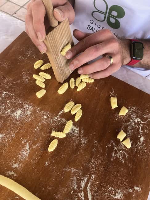 Pompei: Cooking class fresh pasta - The garden start: bruschetta, seasonal vegetables, and real countryside views