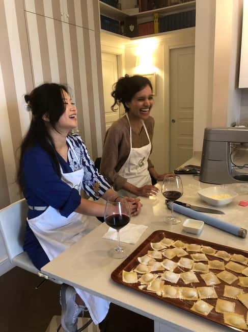 Pompei: Cooking class fresh pasta - Wine and water with your meal (including Gragnano wine)