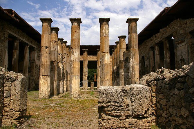 POMPEI Half Day TOUR - Departure from NAPLES Centre (TICKET INCLUDED) - Priority entry and a guide’s game plan inside Pompeii