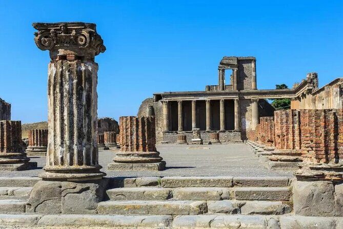 Pompei three hours with an expert guide - Theaters, brothel, and spas: how the social city worked