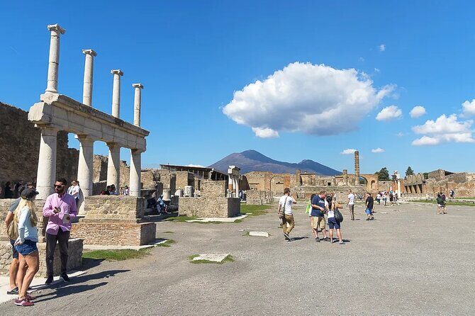 Pompei three hours with an expert guide - Amphitheater time: scale you can feel