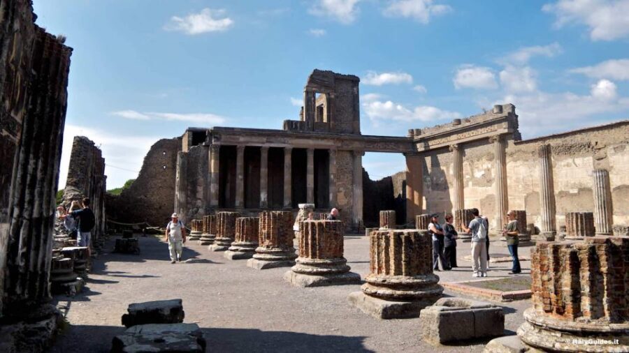 Pompei tickets and Audioguide in the office - The QUO VADIS TOUR office: your first step, your first checkpoint