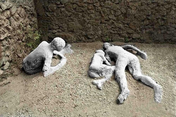 Pompeii: 2H Family friendly Tour with an Archeologist Guide - Getting there and entering: meeting at Via Villa dei Misteri