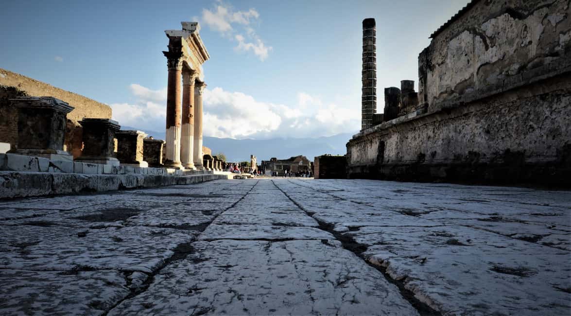 Pompeii : 2h small group tour with an archeologist - Comfortable Shoes, Smart Clothing, and Who Should Skip This One