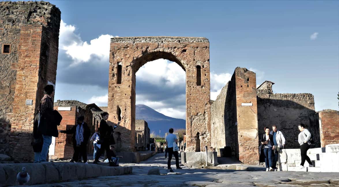 Pompeii : 2h small group tour with an archeologist - Express Entrance Ticket and Priority Access: The Real Value