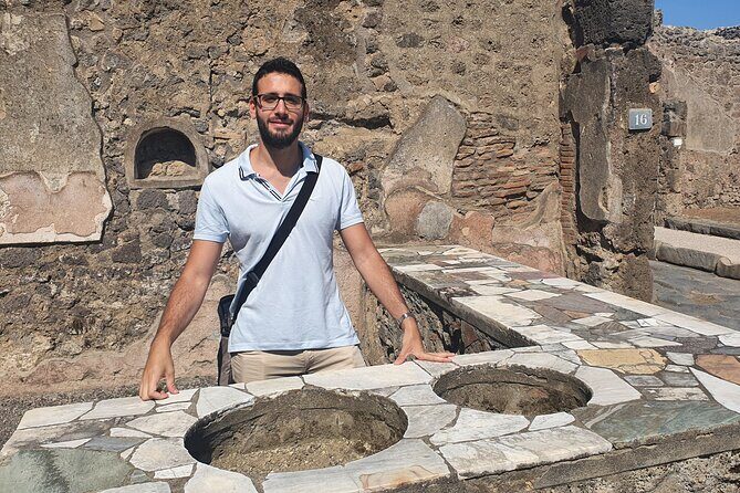 Pompeii 360° - 4-hour tour with an expert Guide in archaeology - Stop 3: Tempio di Giove Capitolino and the Vesuvius photo spot