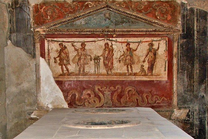 Pompeii and Herculaneum day trip - Houses that show you status: Casa del Menandro and Lifestyles