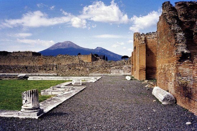 Pompeii and Mount Vesuvius Day Trip from Naples with Lunch - Lunch in Pompeii: included fuel, but don’t plan on drinks