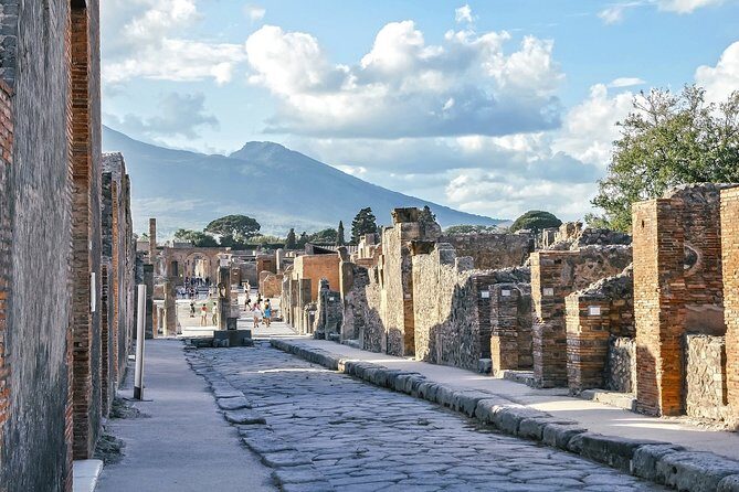Pompeii and Naples Half-Day Guided Tour from Naples+Skip-the-Line - Borgo Marinari and Castel dell’Ovo: The Egg Legend With Real Atmosphere