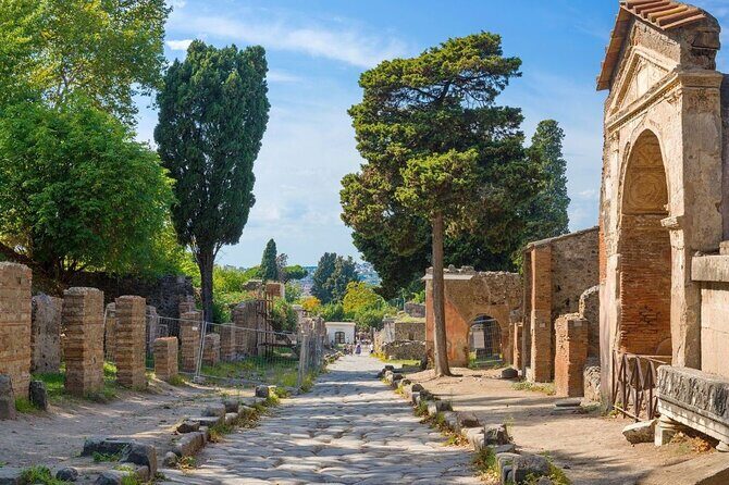 Pompeii and Naples Tour from Rome by Train with Lunch - Naples After Pompeii: A Guided City Taste Plus Free Time