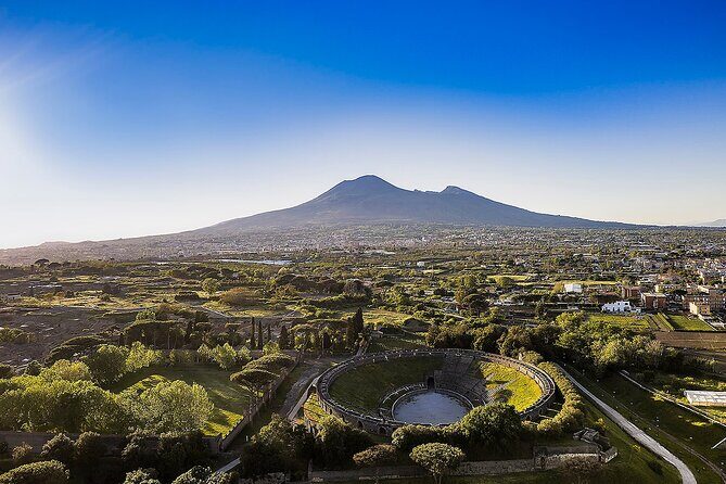 Pompeii and Vesuvius Tour with Pickup - Via dell’Abbondanza: walk the main street logic