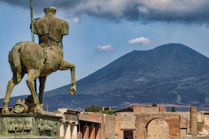 Pompeii and Vesuvius Tour with Pickup - Snack break and a chance to breathe in Pompeii