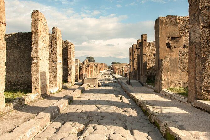 Pompeii Day Tour - Getting there from Naples or Salerno, plus the 8:00 am start