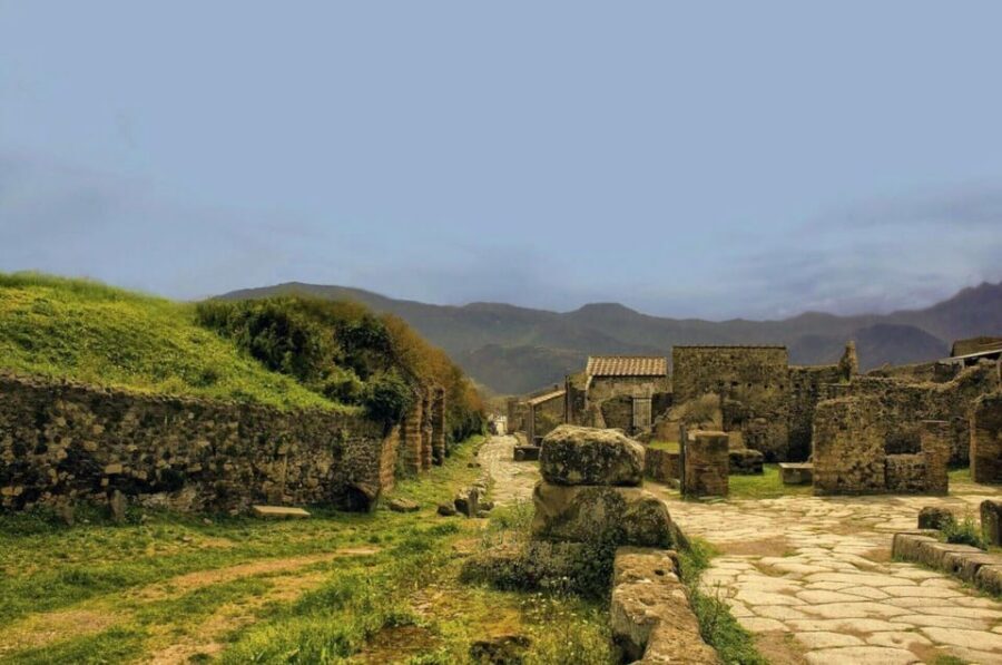 Pompeii: Entry Ticket & Guided Tour with an Expert Historian - Listening On Your Own: The 130+ Audio Guide Points After the Tour