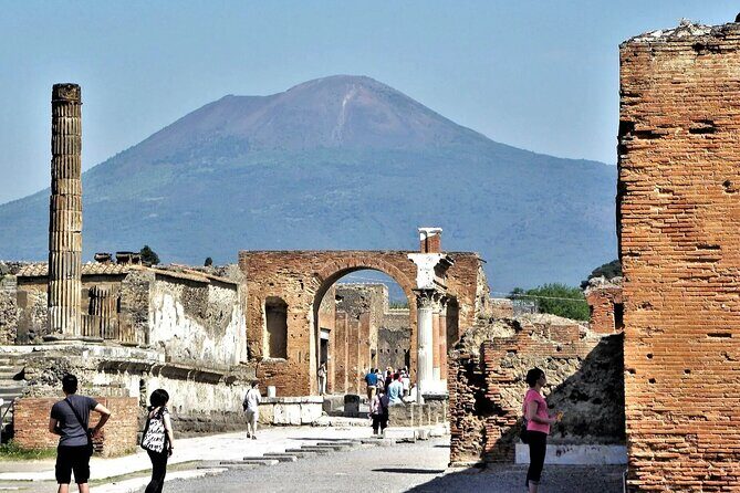 Pompeii: Exclusive Private Walking Tour with an Archaeologist - Key Points You’ll Care About